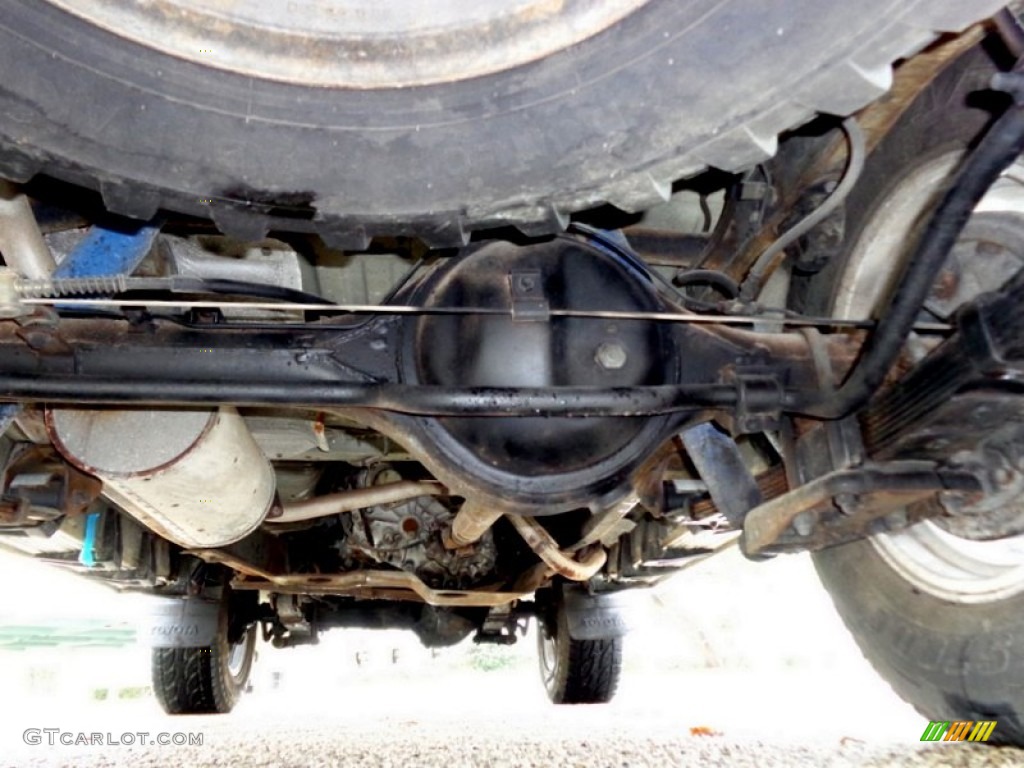 1988 Toyota Land Cruiser FJ62 Undercarriage Photo #97924453