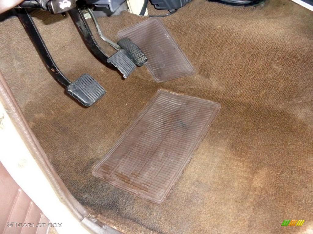 1988 Toyota Land Cruiser FJ62 Controls Photo #97925155