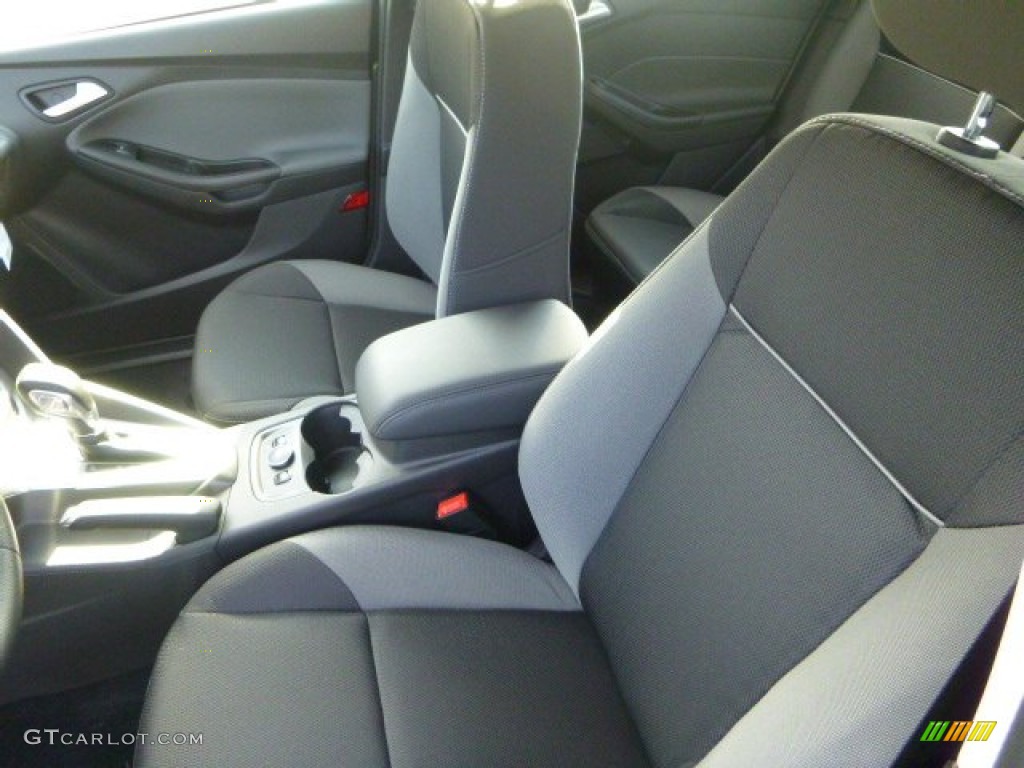 2014 Focus SE Sedan - Sterling Gray / Charcoal Black photo #8