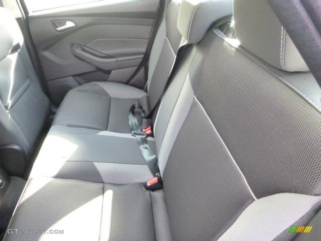 2014 Focus SE Sedan - Sterling Gray / Charcoal Black photo #9