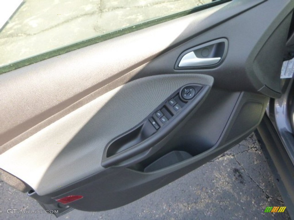 2014 Focus SE Sedan - Sterling Gray / Charcoal Black photo #11