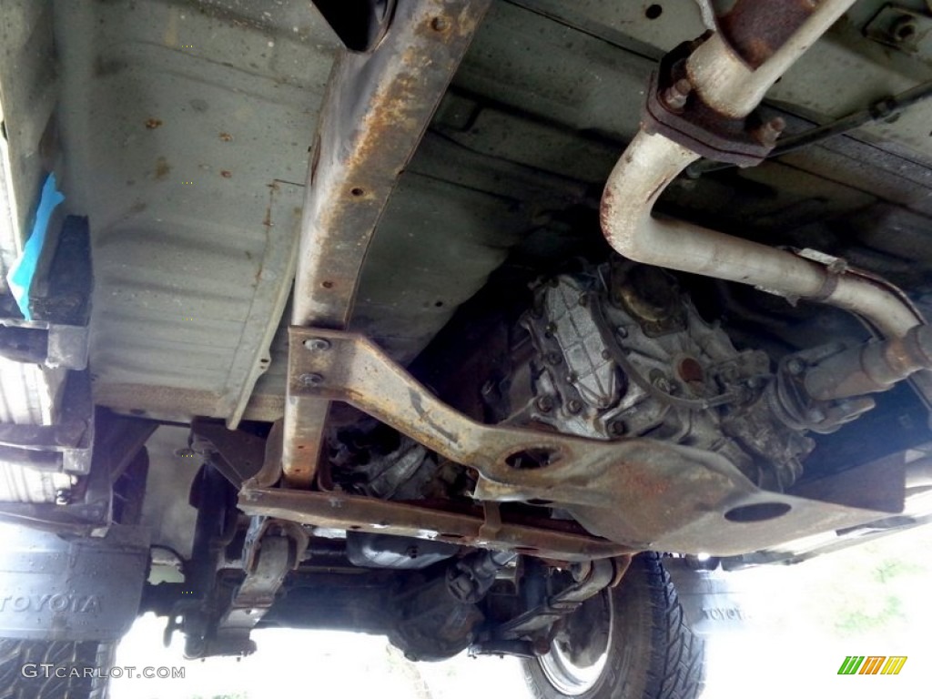 1988 Toyota Land Cruiser FJ62 Undercarriage Photo #97925491
