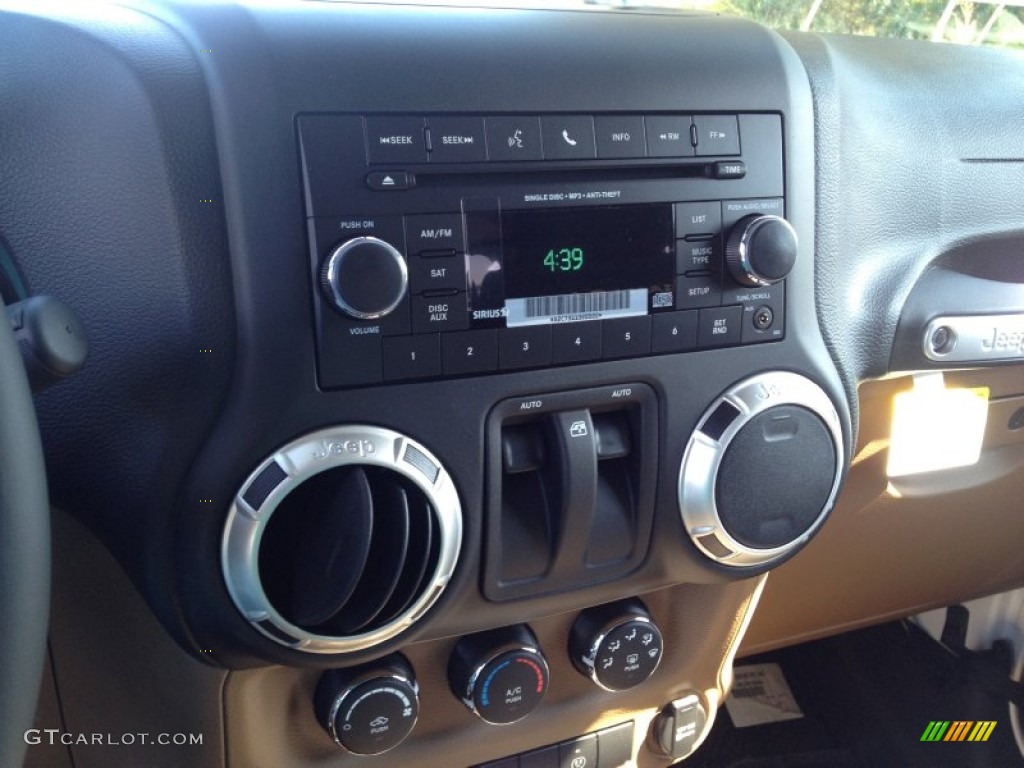 2015 Jeep Wrangler Sahara 4x4 Controls Photos