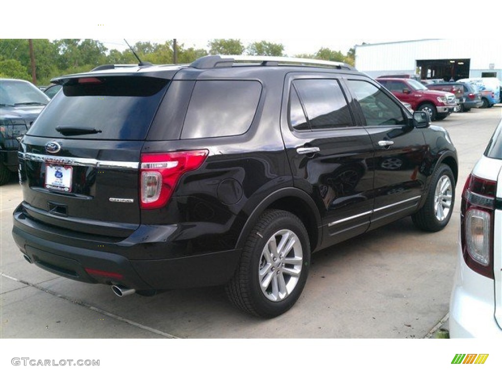 2015 Explorer XLT - Tuxedo Black / Charcoal Black photo #1