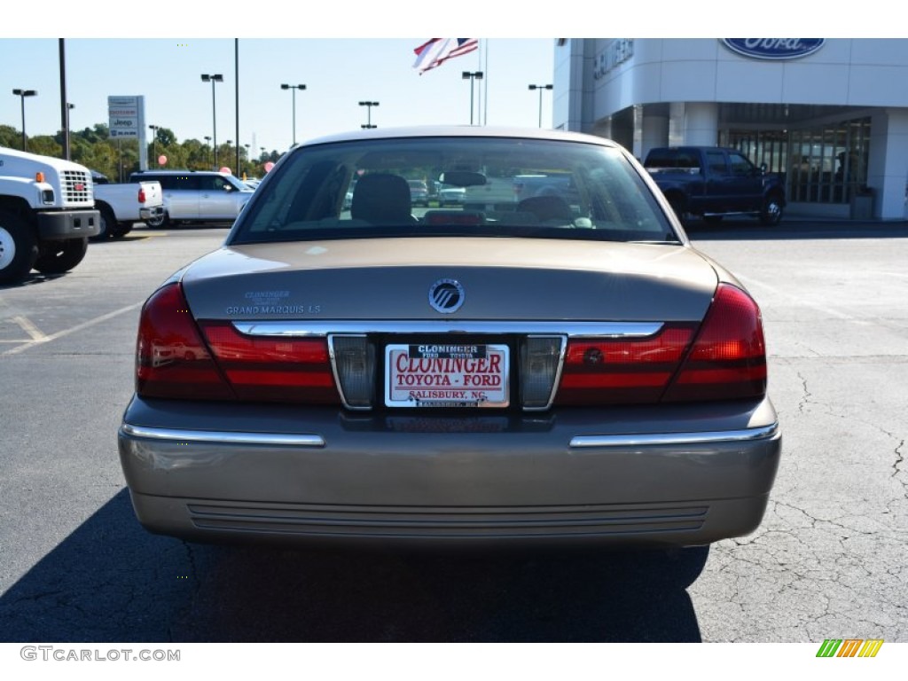 2004 Grand Marquis LS - Arizona Beige Metallic / Medium Parchment photo #4