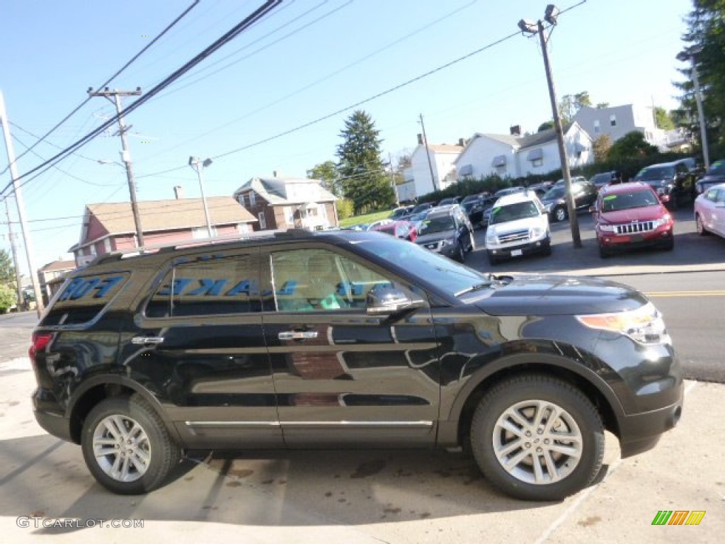 2015 Explorer XLT 4WD - Tuxedo Black / Medium Light Stone photo #4