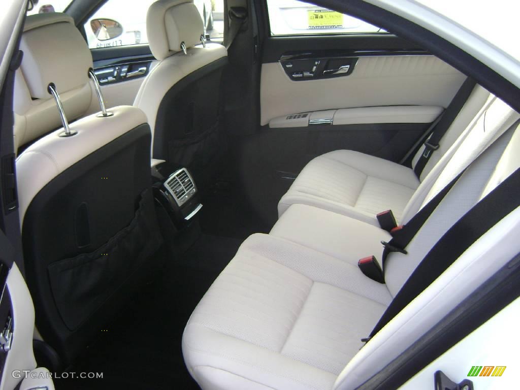 2007 S 550 Sedan - designo Mystic White / designo Porcelain Beige photo #17