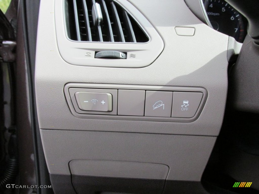 2015 Hyundai Tucson GLS Controls Photos