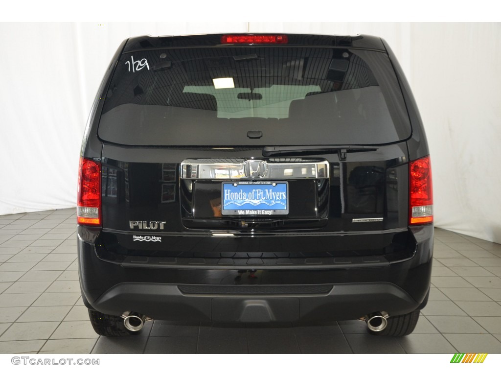 2015 Pilot SE - Crystal Black Pearl / Gray photo #6