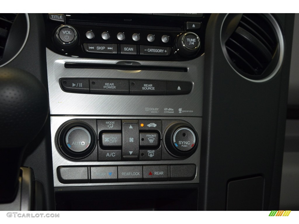 2015 Pilot SE - Crystal Black Pearl / Gray photo #15