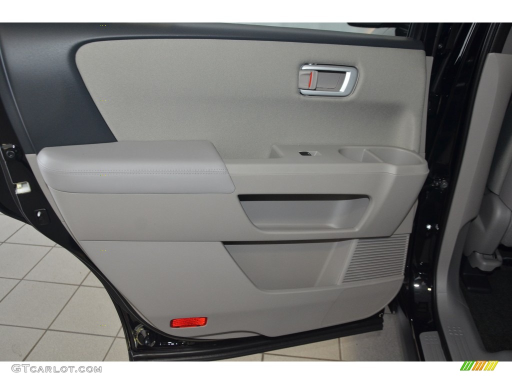 2015 Pilot SE - Crystal Black Pearl / Gray photo #21