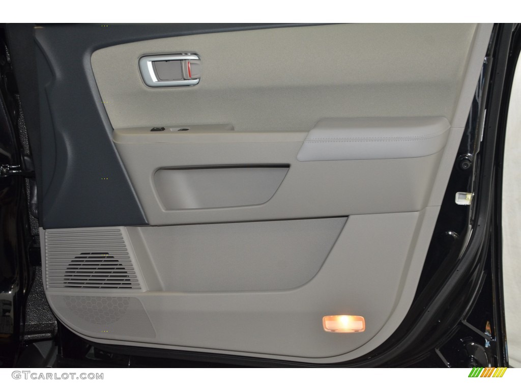 2015 Pilot SE - Crystal Black Pearl / Gray photo #26