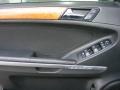 Black - ML 350 4Matic Photo No. 16