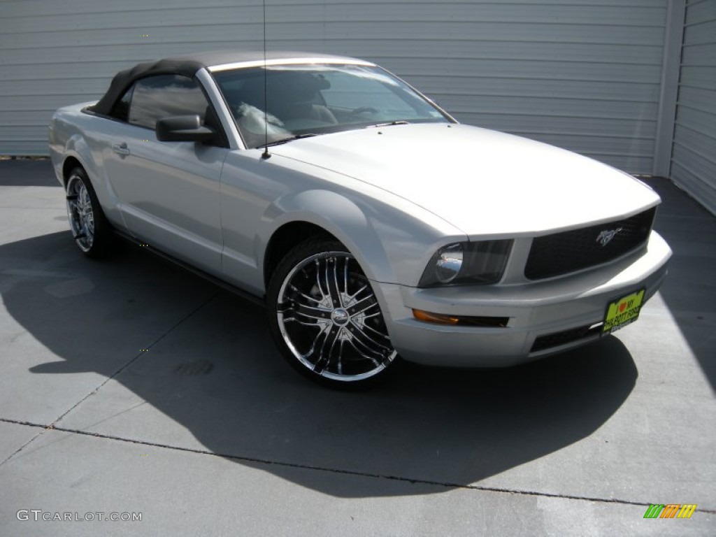 2007 Mustang V6 Deluxe Convertible - Satin Silver Metallic / Light Graphite photo #2