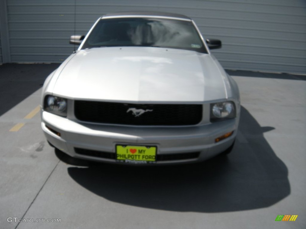 2007 Mustang V6 Deluxe Convertible - Satin Silver Metallic / Light Graphite photo #5