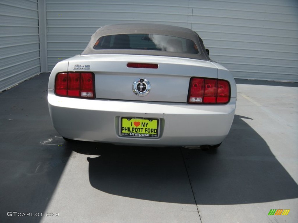 2007 Mustang V6 Deluxe Convertible - Satin Silver Metallic / Light Graphite photo #10