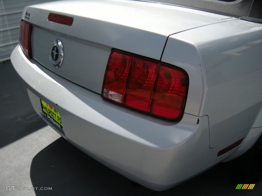 2007 Mustang V6 Deluxe Convertible - Satin Silver Metallic / Light Graphite photo #12