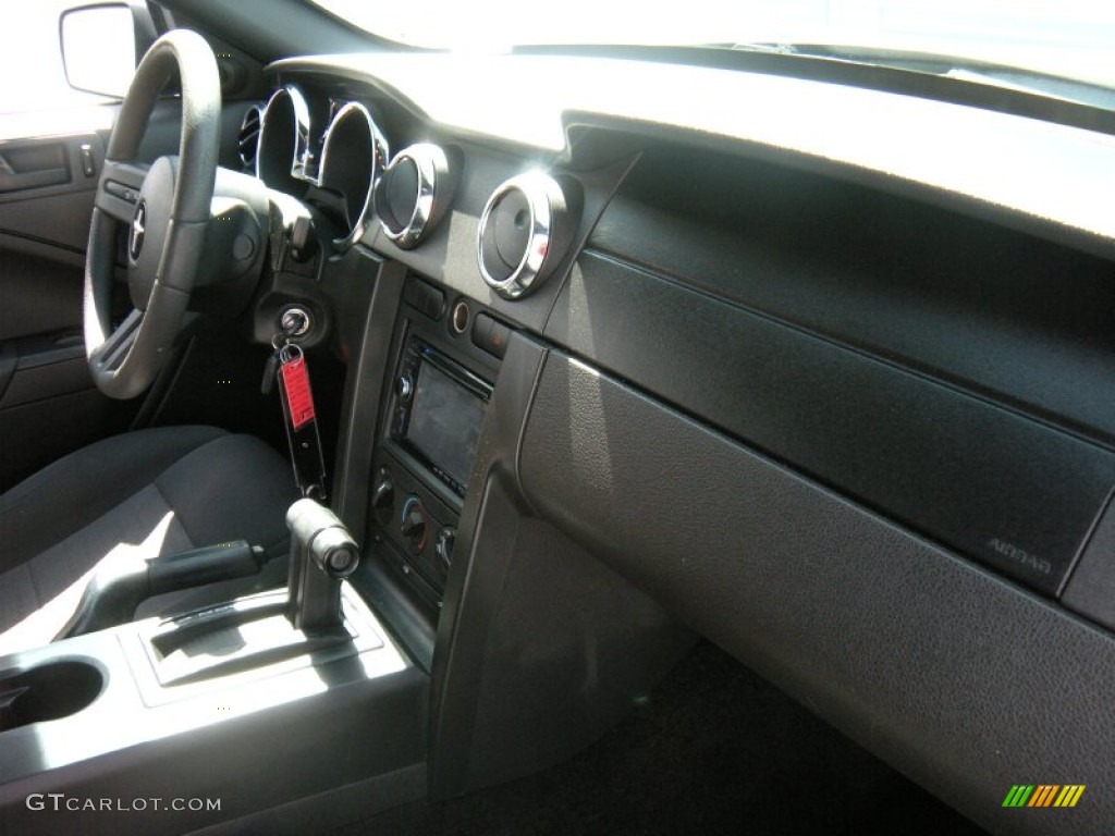 2007 Mustang V6 Deluxe Convertible - Satin Silver Metallic / Light Graphite photo #27