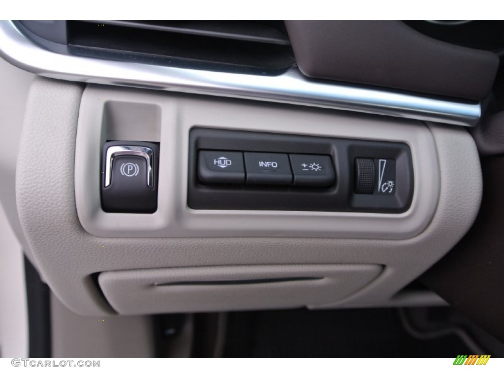 2015 Cadillac XTS Platinum Sedan Controls Photo #97979935
