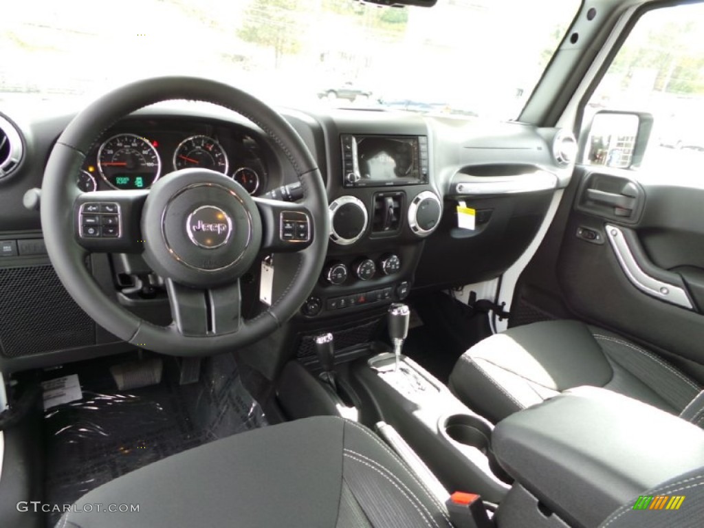 Black Interior 2015 Jeep Wrangler Unlimited Rubicon 4x4 Photo #97981384