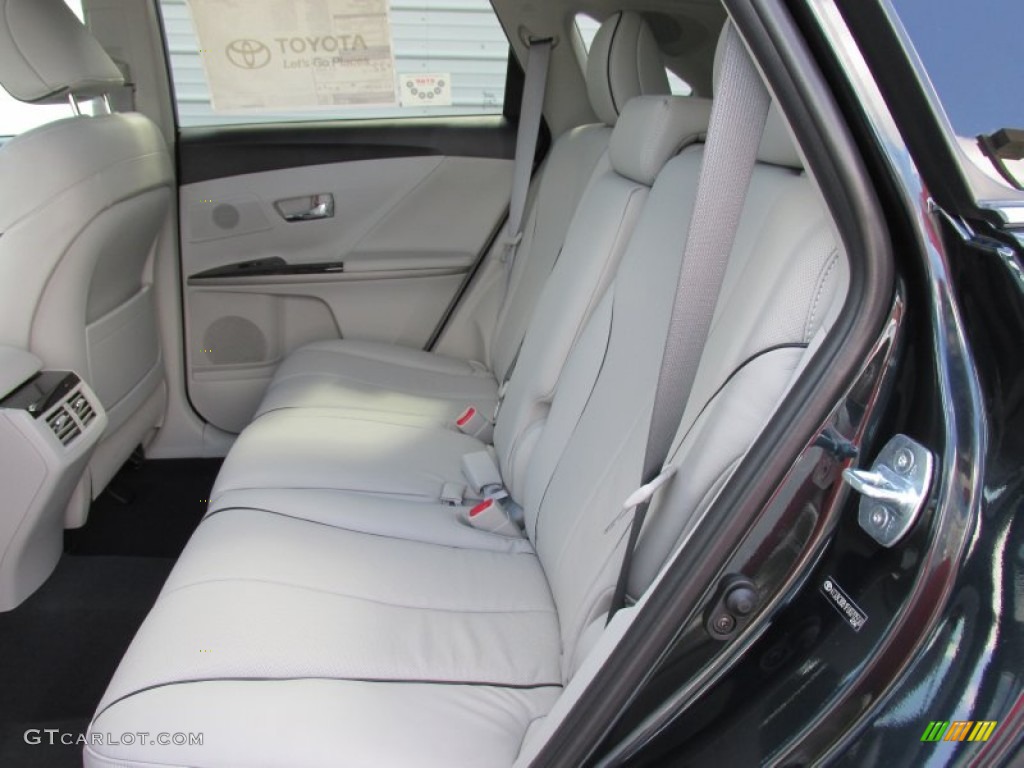Light Gray Interior 2015 Toyota Venza XLE V6 Photo #97981954