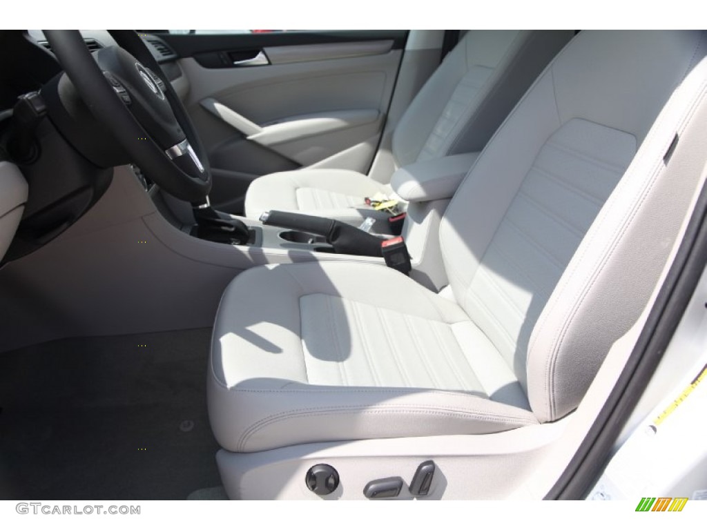 2015 Volkswagen Passat SE Sedan Front Seat Photo #97987573