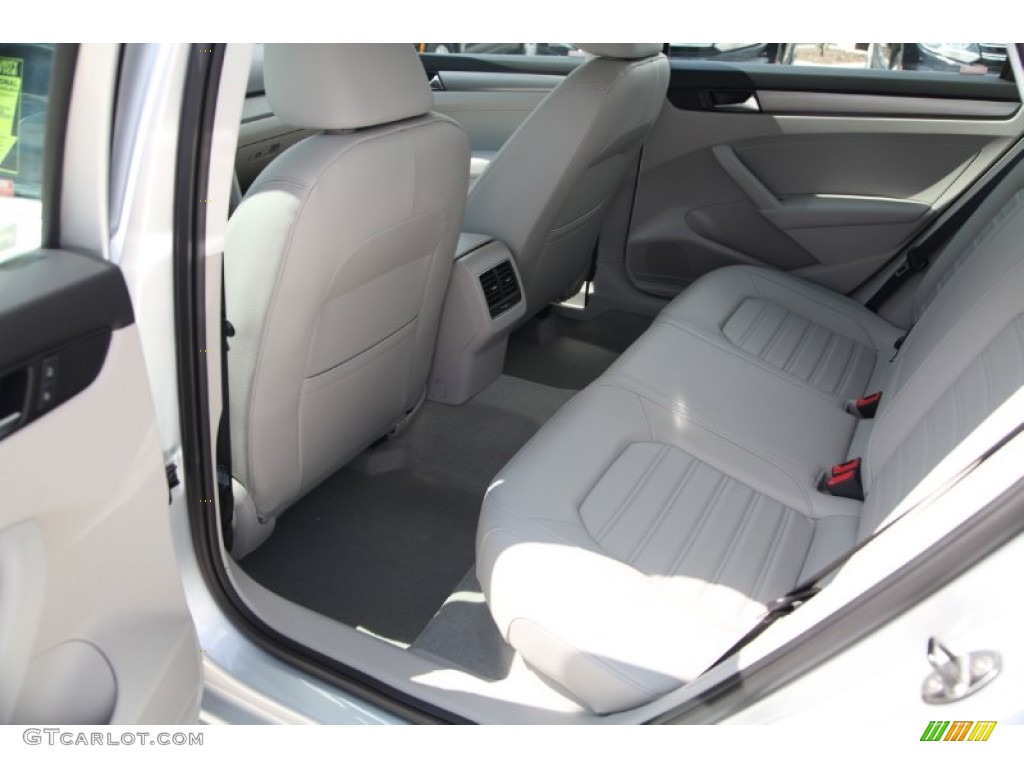 Moonrock Gray Interior 2015 Volkswagen Passat SE Sedan Photo #97987950