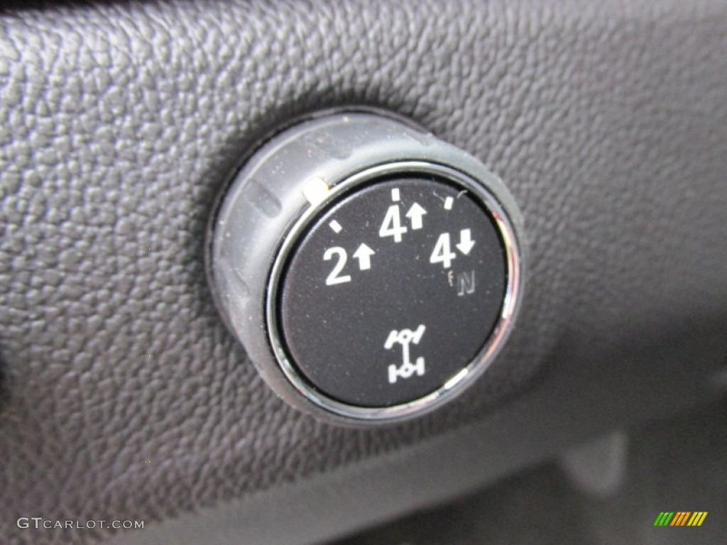 2015 Chevrolet Colorado Z71 Crew Cab 4WD Controls Photo #97991887