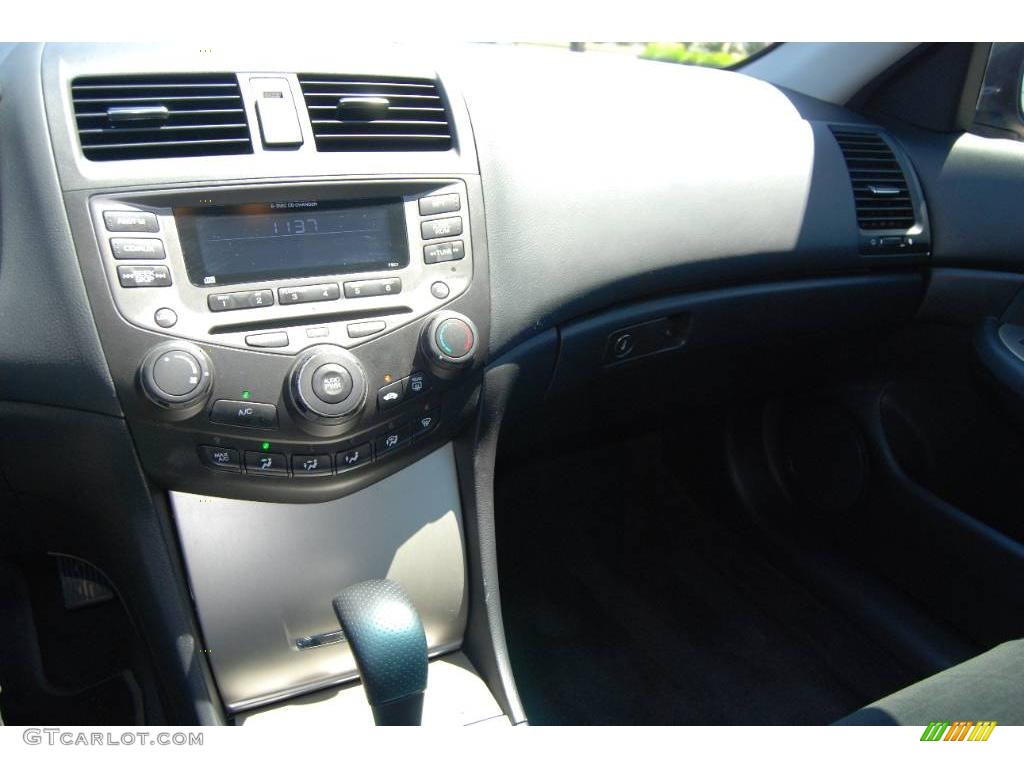 2006 Accord EX Sedan - Alabaster Silver Metallic / Black photo #42