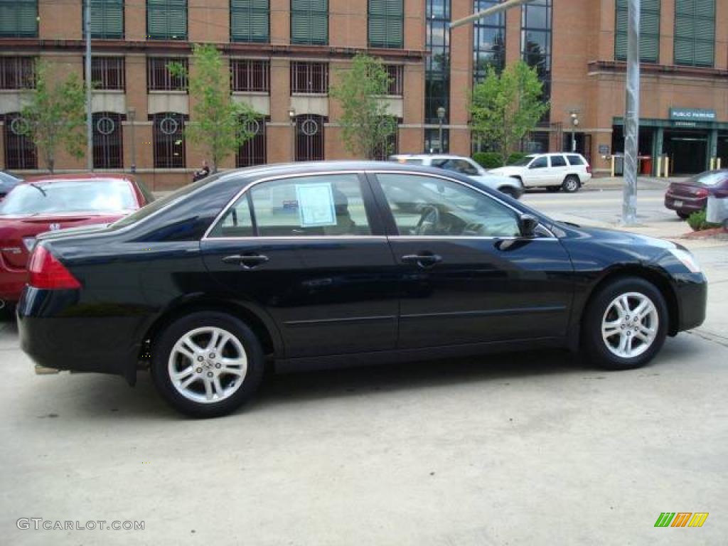 2006 Accord SE Sedan - Nighthawk Black Pearl / Ivory photo #5