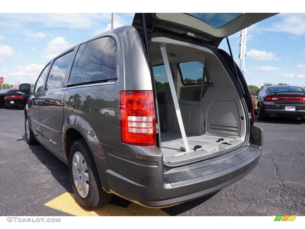 2010 Town & Country LX - Dark Titanium Metallic / Medium Slate Gray/Light Shale photo #14