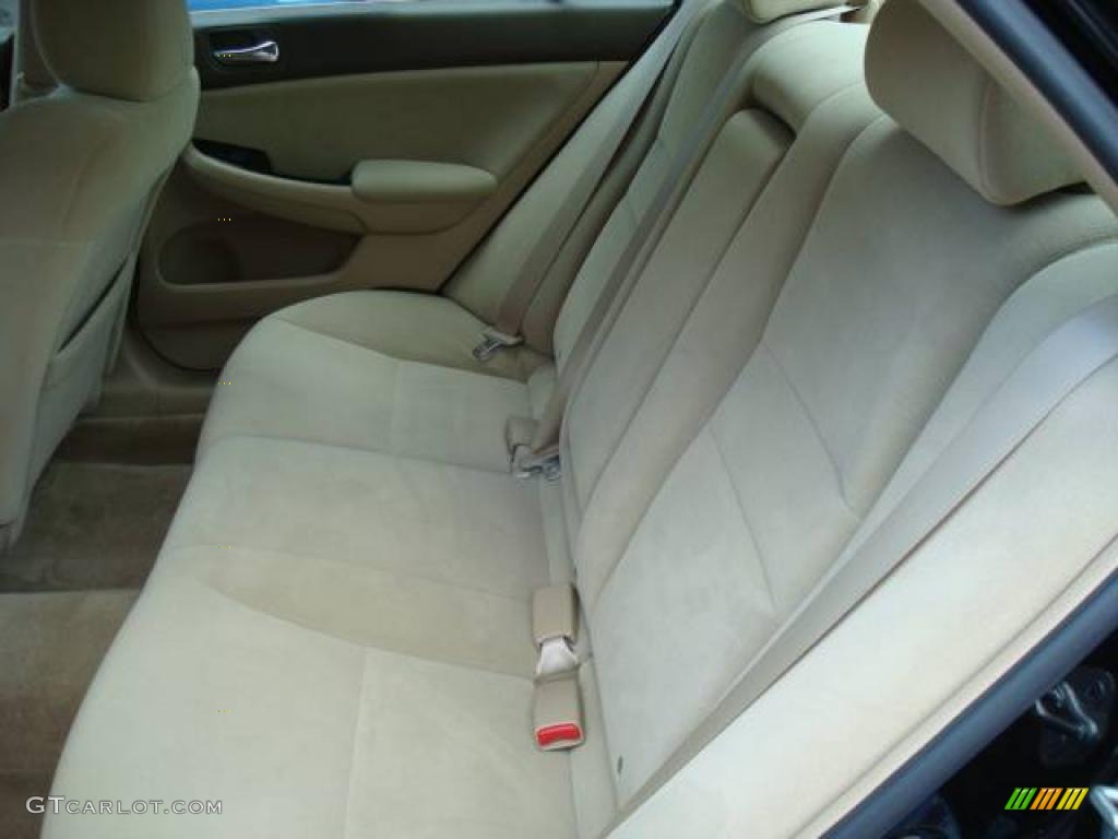 2006 Accord SE Sedan - Nighthawk Black Pearl / Ivory photo #11