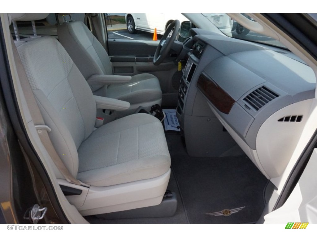 2010 Town & Country LX - Dark Titanium Metallic / Medium Slate Gray/Light Shale photo #17