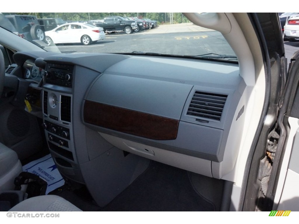 2010 Town & Country LX - Dark Titanium Metallic / Medium Slate Gray/Light Shale photo #18