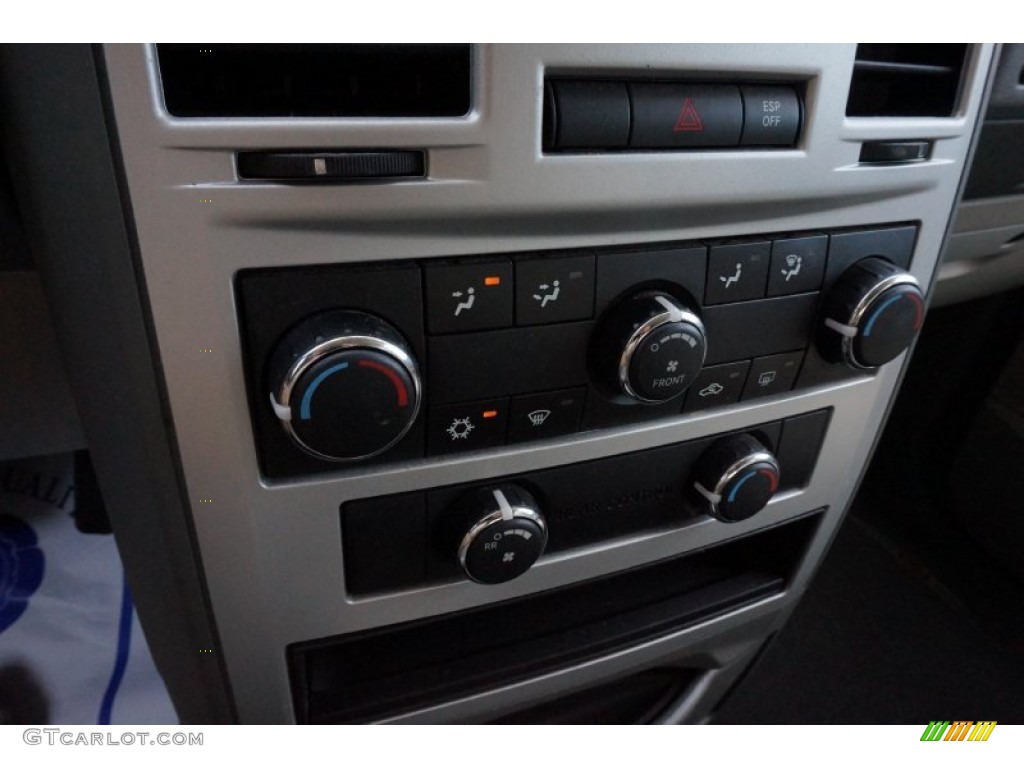 2010 Town & Country LX - Dark Titanium Metallic / Medium Slate Gray/Light Shale photo #22