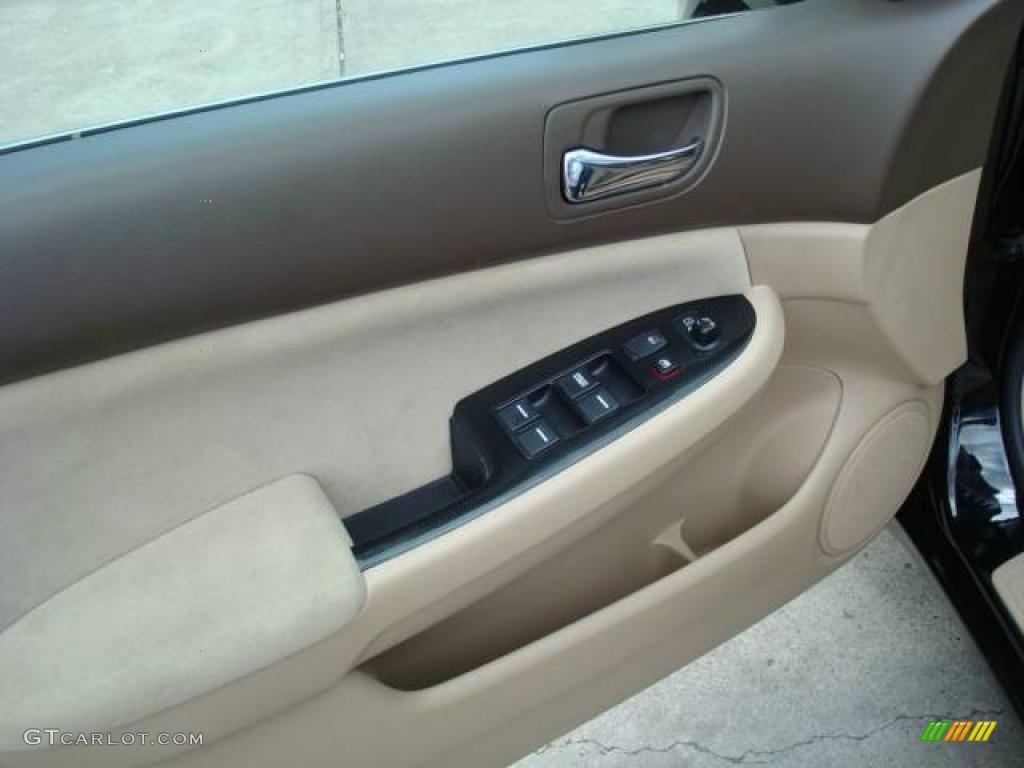 2006 Accord SE Sedan - Nighthawk Black Pearl / Ivory photo #14