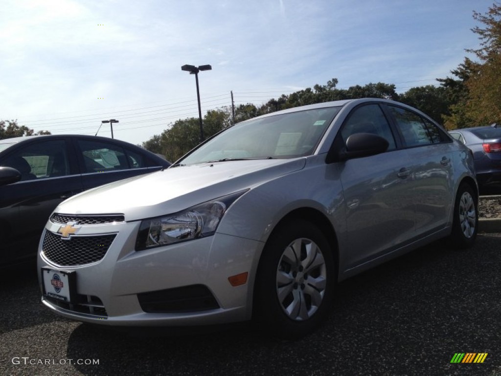 2014 Cruze LS - Silver Ice Metallic / Jet Black/Medium Titanium photo #1