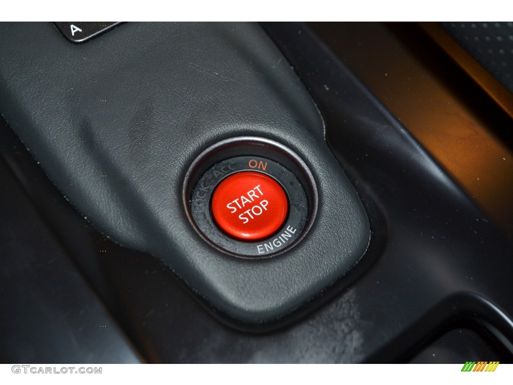 2014 Nissan GT-R Premium Controls Photo #98006416