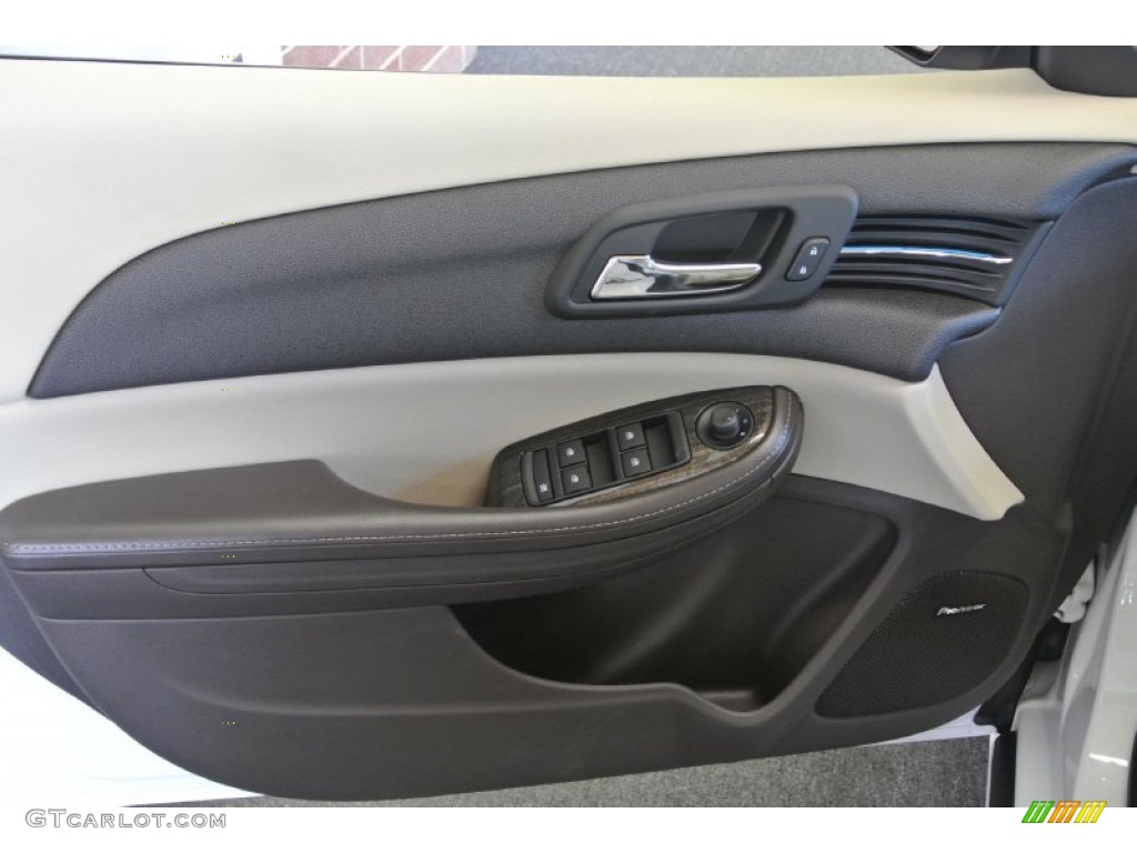 2015 Chevrolet Malibu LT Cocoa/Light Neutral Door Panel Photo #98010916