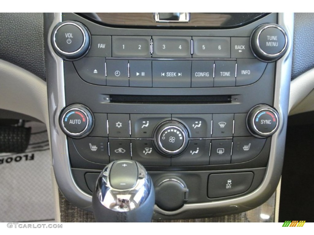 2015 Chevrolet Malibu LT Controls Photo #98010982