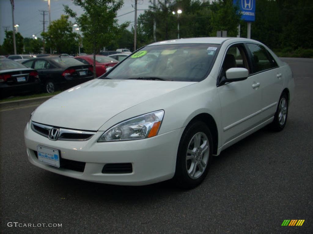 2007 Accord SE Sedan - Taffeta White / Ivory photo #7