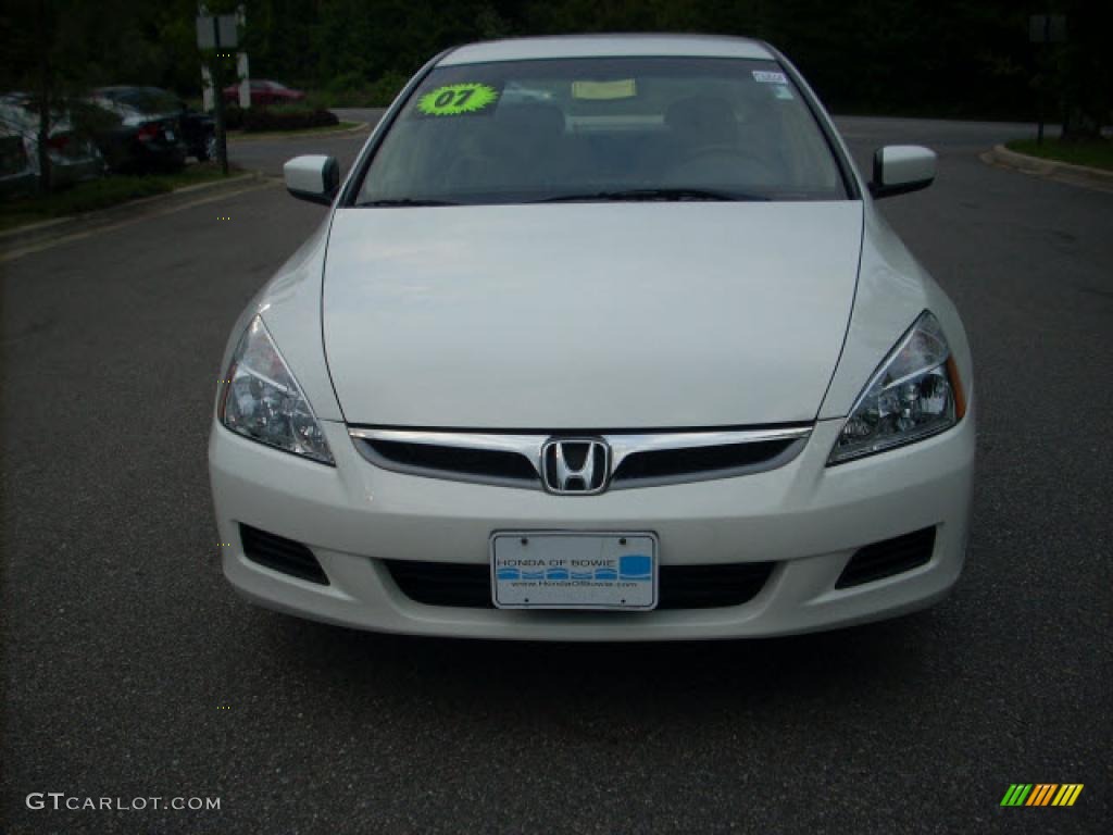 2007 Accord SE Sedan - Taffeta White / Ivory photo #8