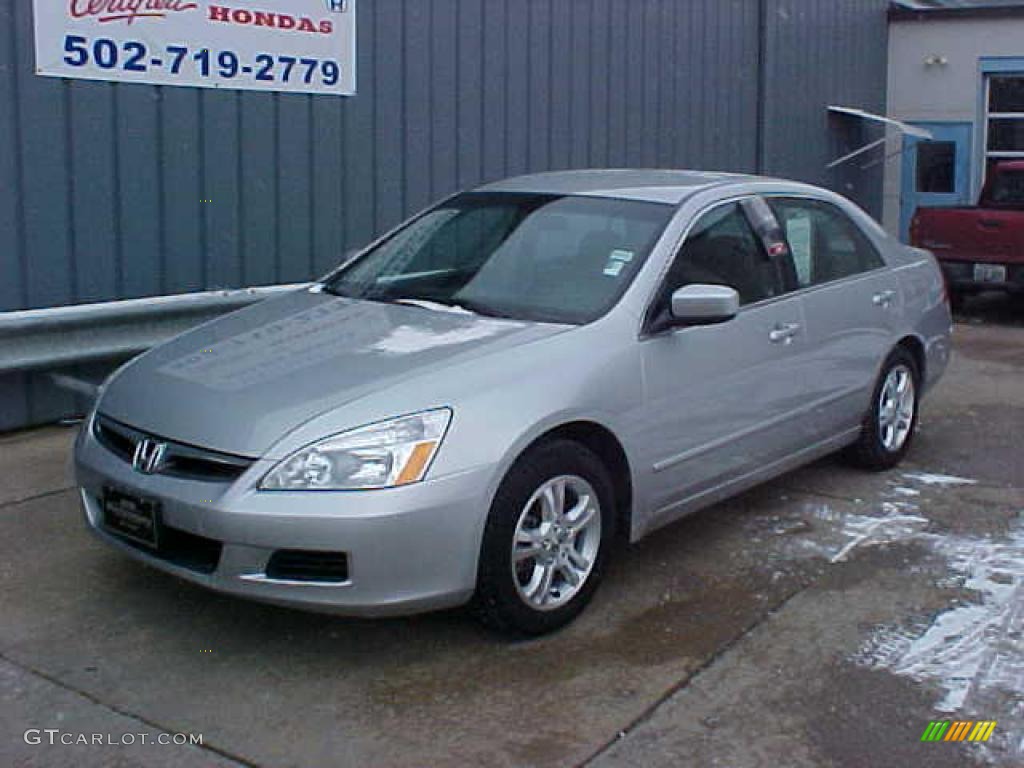 2007 Accord SE Sedan - Alabaster Silver Metallic / Gray photo #2