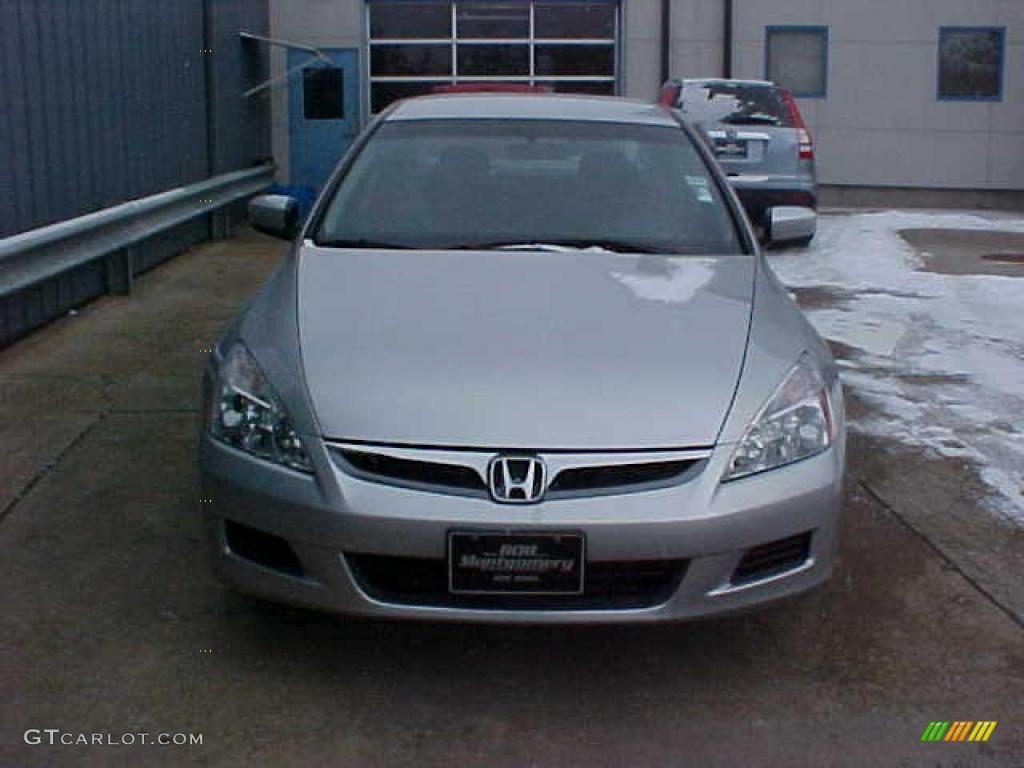 2007 Accord SE Sedan - Alabaster Silver Metallic / Gray photo #3