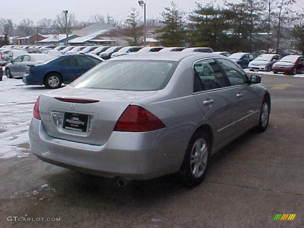 2007 Accord SE Sedan - Alabaster Silver Metallic / Gray photo #9