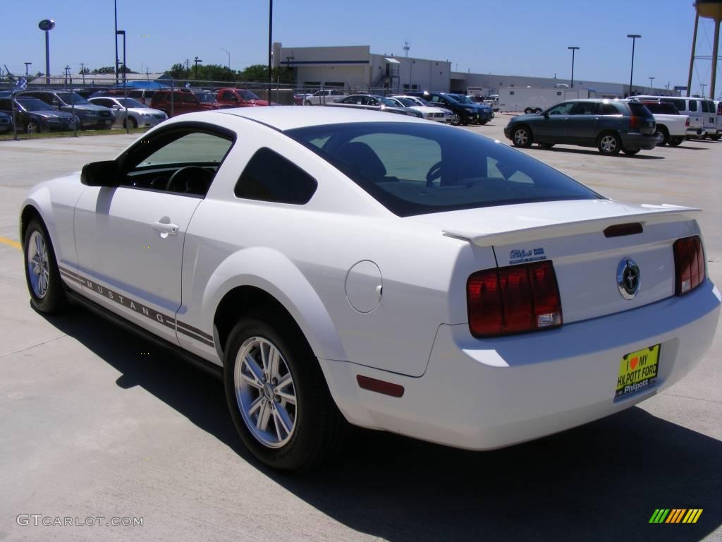 2008 Mustang V6 Deluxe Coupe - Performance White / Dark Charcoal photo #5