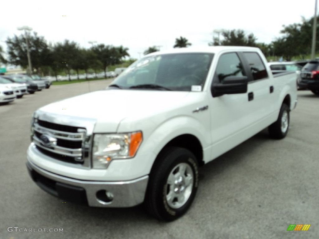 2014 F150 XLT SuperCrew - Oxford White / Steel Grey photo #13