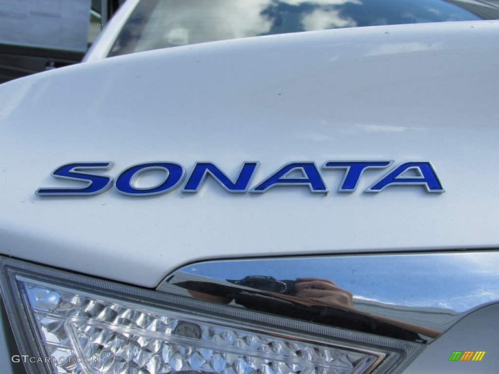2015 Hyundai Sonata Hybrid Limited Marks and Logos Photos