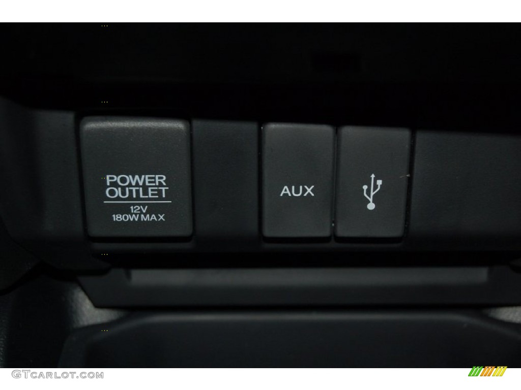 2015 Honda Fit LX Controls Photo #98046607
