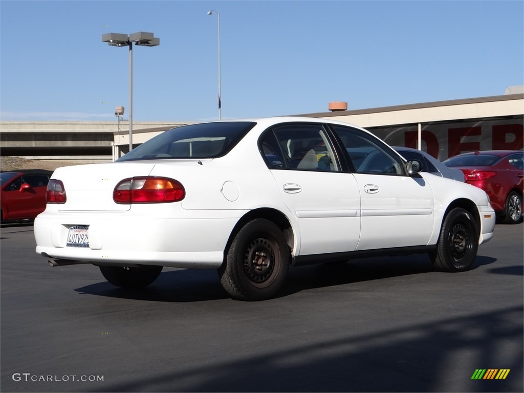 2002 Malibu Sedan - Bright White / Gray photo #3